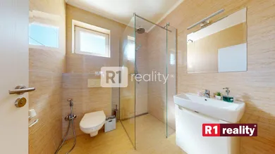 Na predaj 6-izbový dom, 228 m², Sokolovce