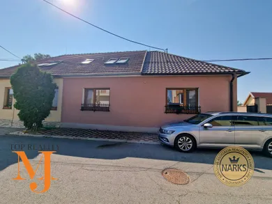 Domy na sprzedaż, 3-pokojowe, Sereď · €185 000