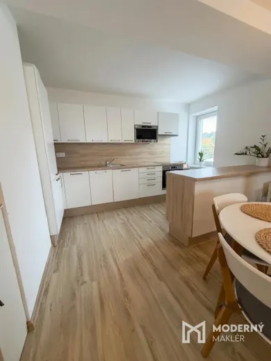 Квартири в оренду, 2-кімнатні, Bratislava-Nové Mesto · €750