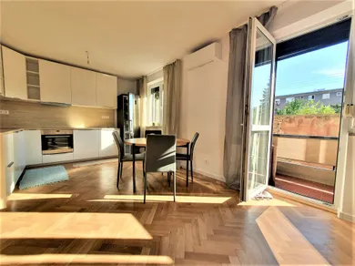 Byty na prenájom 4-izbový, Bratislava-Ružinov · €990