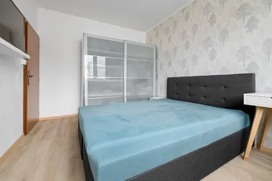 Na predaj 4-izbový byt, 67 m², Bratislava-Petržalka, Topoľčianska