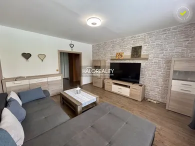 Na prenájom 3-izbový byt, 71 m², Prievidza