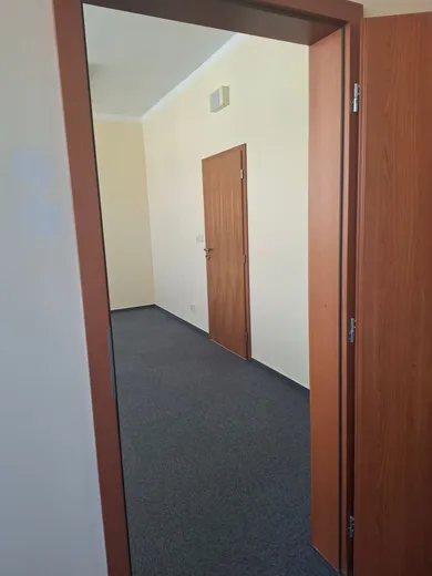 Na prenájom komerčné, 20 m², Zvolen, Námestie SNP