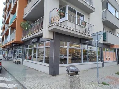 Комерційні приміщення в оренду, Senec · €1 260