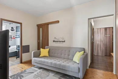 Na predaj 3-izbový byt, 67 m², Bratislava-Petržalka, Topoľčianska