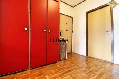 Na prenájom 3-izbový byt, 69 m², Púchov, Námestie slobody