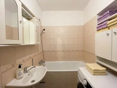 Na predaj 4-izbový byt, 84 m², Banská Bystrica, Kráľovoholská