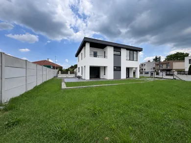 Domy na sprzedaż, 4-pokojowe, Horná Potôň · €228 900