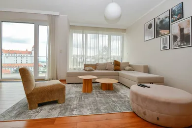 Na prenájom 2-izbový byt, 91 m², Bratislava-Staré Mesto, Mudroňova