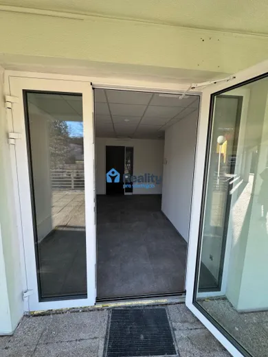 Lokale komercyjne na wynajem, Považská Bystrica · €400
