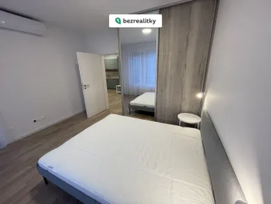 Na prenájom 2-izbový byt, 45 m², Bratislava-Ružinov