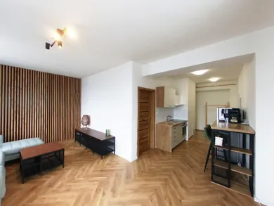 Na prenájom 2-izbový byt, 53 m², Poprad, Drevárska