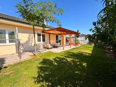 Domy na sprzedaż, 3-pokojowe, Jelka · €225 000