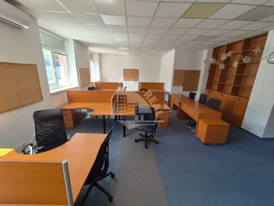 Na prenájom komerčné, 304 m², Banská Bystrica
