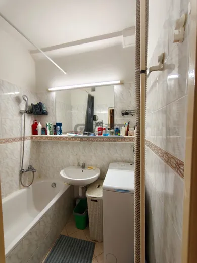Na prenájom 1-izbový byt, 43 m², Bratislava-Ružinov, Medzilaborecká