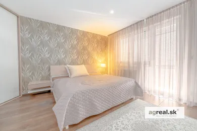 Na predaj 6-izbový dom, 387 m², Bratislava-Staré Mesto