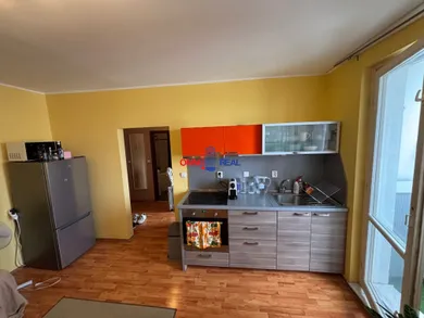 Na prenájom 1-izbový byt, 34 m², Bratislava-Petržalka, Hálova