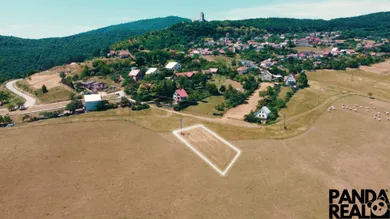 Na predaj pozemok, 968 m², Podhradie