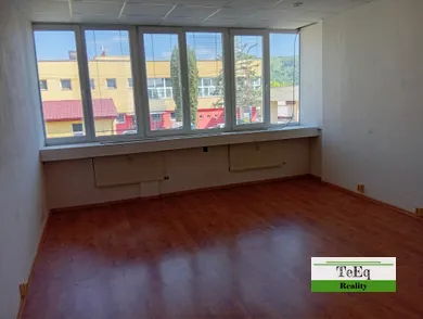 Lokale komercyjne na wynajem, Banská Bystrica · €567