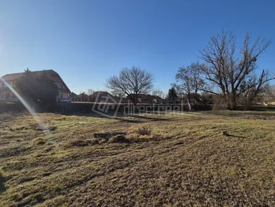Na predaj pozemok, 176 m², Topoľnica