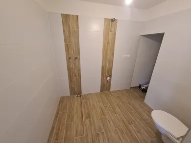 Na predaj 5-izbový dom, 160 m², Veľký Biel, Obchodná