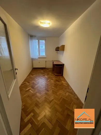 Na prenájom 3-izbový byt, 74 m², Bratislava-Staré Mesto, Medená