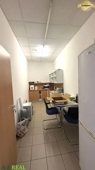 Na prenájom komerčné v Bratislava-Staré Mesto · €800 · Čiastočná rekonštrukcia