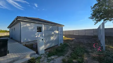 Na predaj 4-izbový dom, 111 m², Želiezovce, SNP
