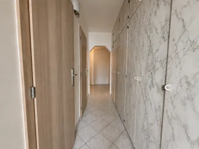 Na predaj 3-izbový byt, 70 m², Bratislava-Petržalka, Mlynarovičova