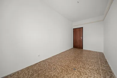 Na predaj 4-izbový byt, 83 m², Bratislava-Petržalka, Starhradská