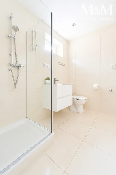 Na predaj 7-izbový dom, 270 m², Veľký Meder, Lastovičková