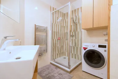 Na prenájom 2-izbový byt, 53 m², Bratislava-Staré Mesto, Landererova