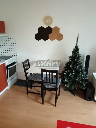 Na prenájom 2-izbový byt, 35 m², Bratislava-Podunajské Biskupice
