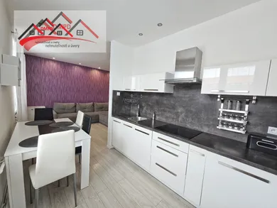 Na prenájom 2-izbový byt, 58 m², Prievidza, Tkáčska