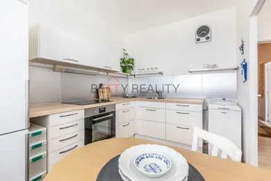 Na predaj 3-izbový byt, 68 m², Bratislava-Rača, Sadmelijská