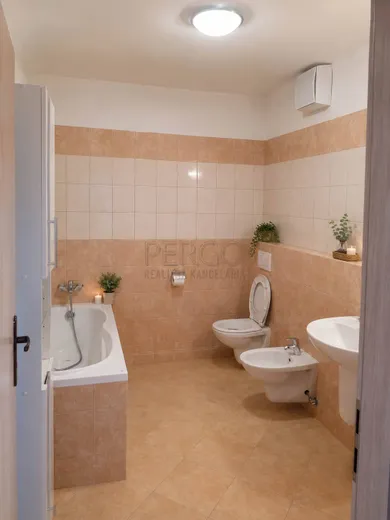 Na prenájom 5-izbový byt, 214 m², Bratislava-Staré Mesto