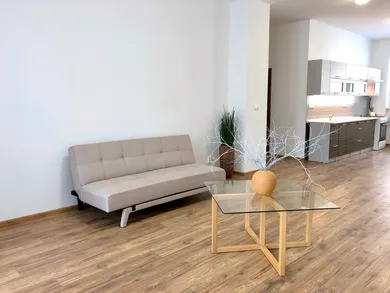 Na prenájom 3-izbový byt, 86 m², Bratislava-Nové Mesto, Šancová