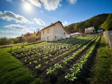 Будинки на продаж, 5-кімнатні, Ružomberok · €176 000