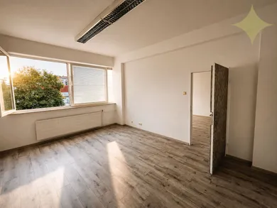 Lokale komercyjne na wynajem, Banská Bystrica · €650