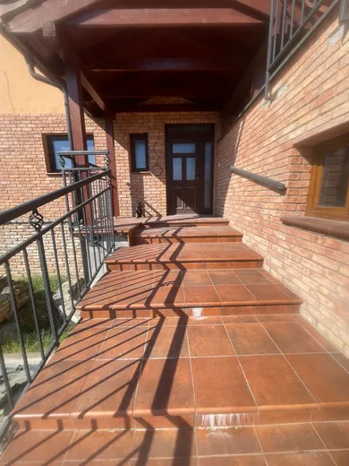 Na predaj 7-izbový dom, 280 m², Hviezdoslavov, Čerešňarka