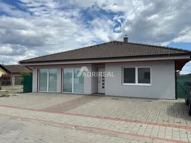Na predaj 5-izbový dom, 178 m², Lučenec, A. E. Timku