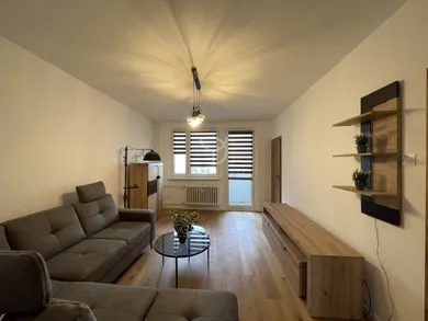 Na prenájom 4-izbový byt, 70 m², Bratislava-Dúbravka, Karola Adlera