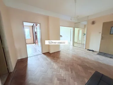Na predaj 3-izbový byt, 108 m², Bratislava-Staré Mesto, Benediktiho