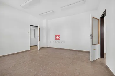 Na predaj komerčné, 61 m², Bratislava-Karlova Ves, Kolískova