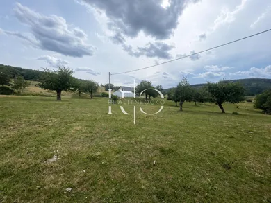 Na predaj pozemok, Nová Baňa