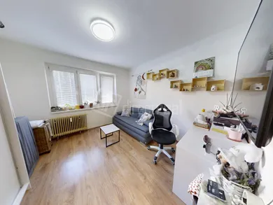 Na predaj 3-izbový byt, 61 m², Lučenec, Námestie republiky