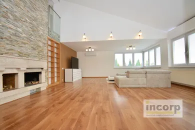 Na prenájom 8-izbový dom, 300 m², Bratislava-Nové Mesto, Ôsma
