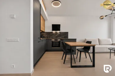 Na predaj 2-izbový byt, 49 m², Bratislava-Staré Mesto, Továrenská