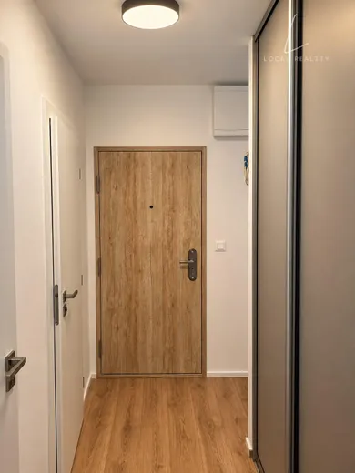 Na prenájom 2-izbový byt, 58 m², Bratislava-Dúbravka, -