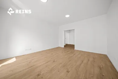 Na predaj 4-izbový byt, 79 m², Bratislava-Karlova Ves, Beniakova